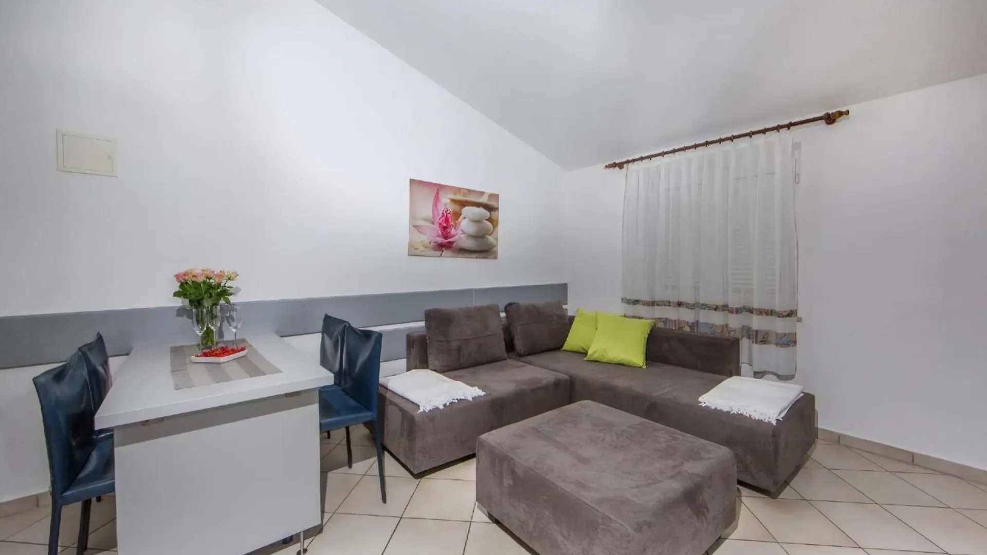 Wohnung In Pjescana Uvala Mit Grosser Terrasse Pula Croatia