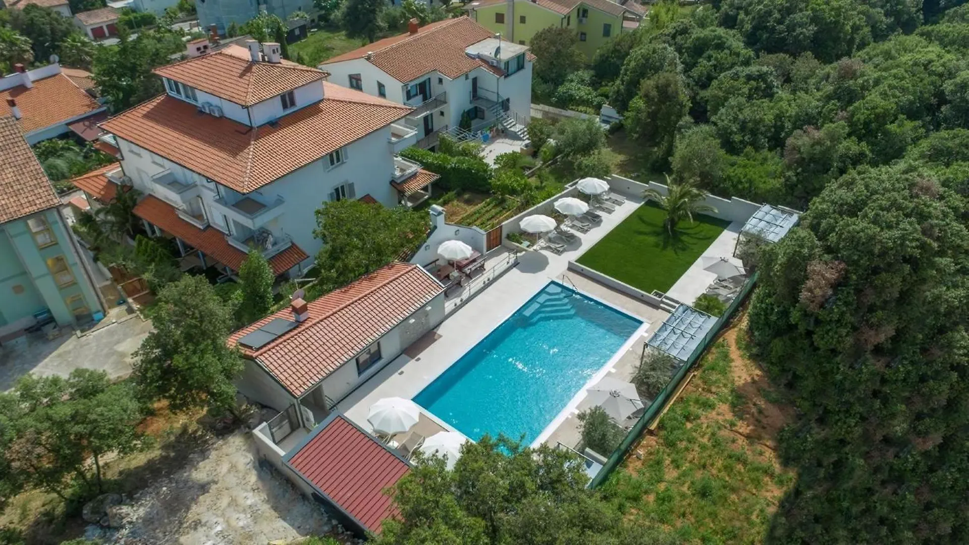 Wohnung In Pjescana Uvala Mit Grosser Terrasse Pula