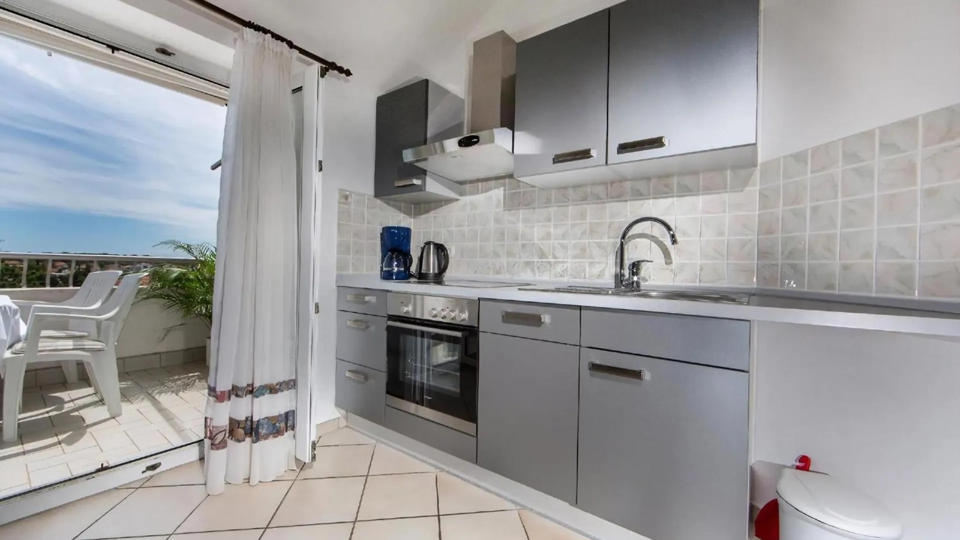 Wohnung In Pjescana Uvala Mit Grosser Terrasse Pula Croatia