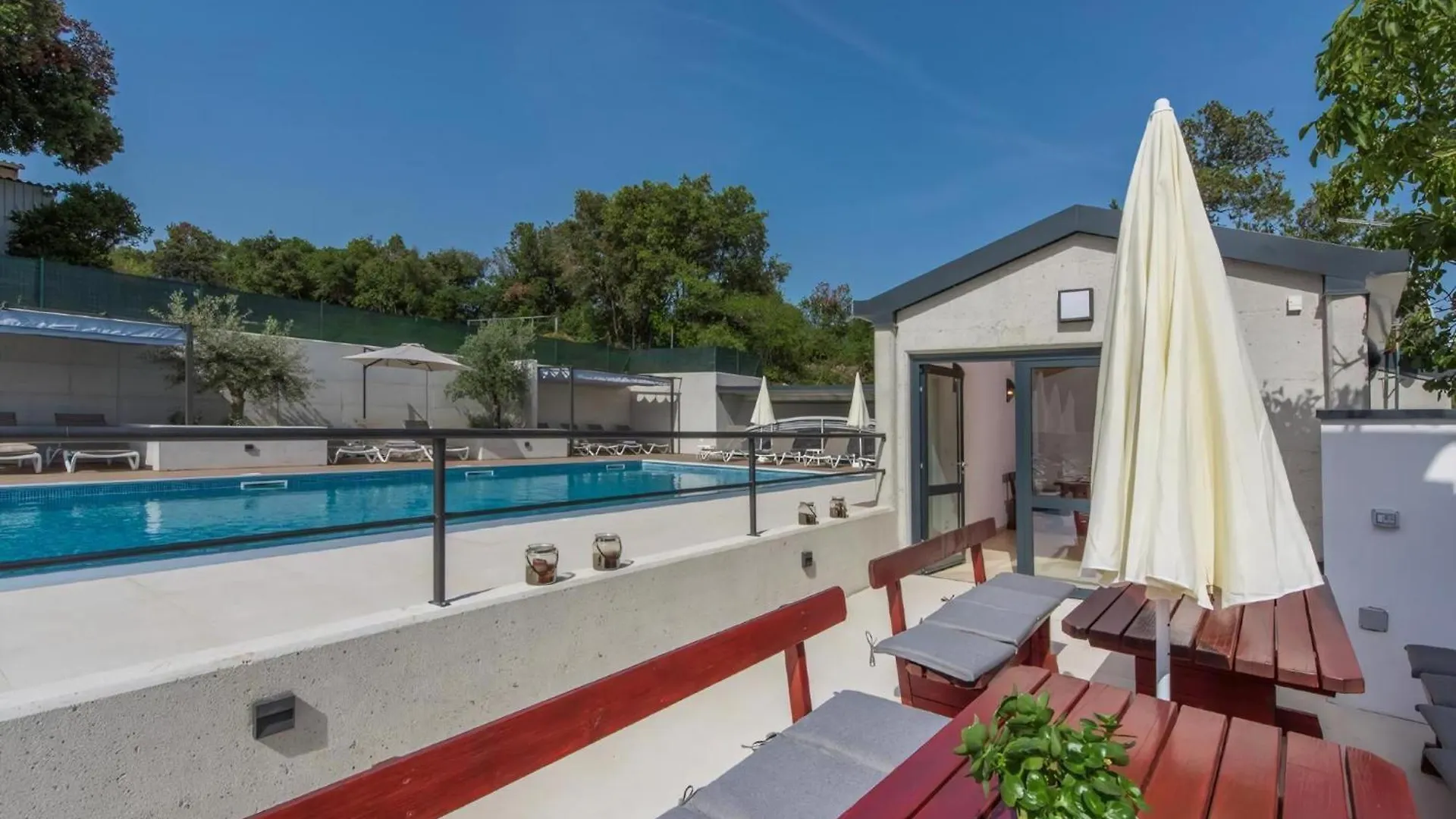 Wohnung In Pjescana Uvala Mit Grosser Terrasse Pula Apartment